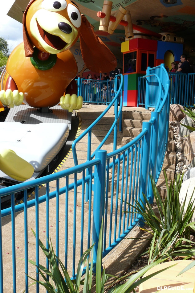 Slinky Dog Zigzag Spin - Attraction Parc Walt Disney Studios
