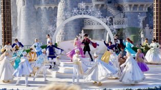 Royal Christmas Wishes Disneyland Paris Show Video